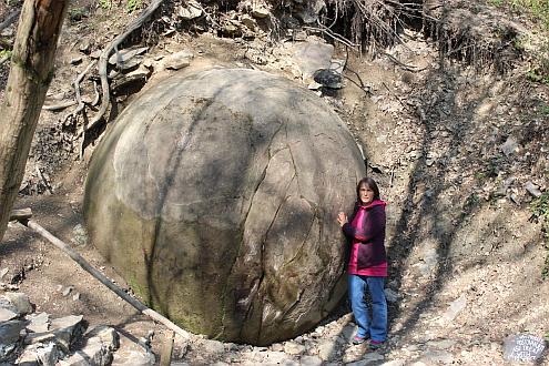 Gigantische Steinkugel in Bosnien-Herzegowina